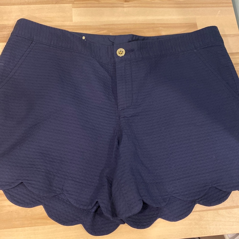 Lilly pulitzer 5” Buttercup Scallop hem short